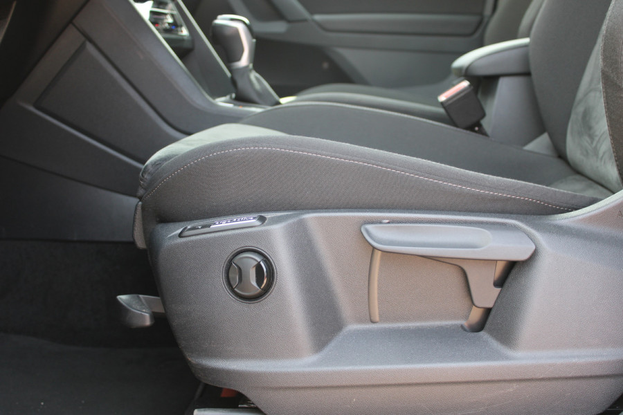 Volkswagen Tiguan 1.5 TSI Life Business | Trekhaak | Origin NL | Adaptieve cruise | Winterpack