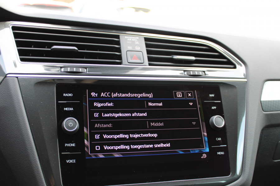 Volkswagen Tiguan 1.5 TSI Life Business | Trekhaak | Origin NL | Adaptieve cruise | Winterpack