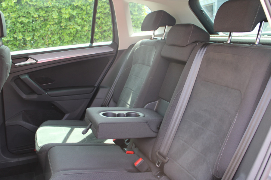 Volkswagen Tiguan 1.5 TSI Life Business | Trekhaak | Origin NL | Adaptieve cruise | Winterpack