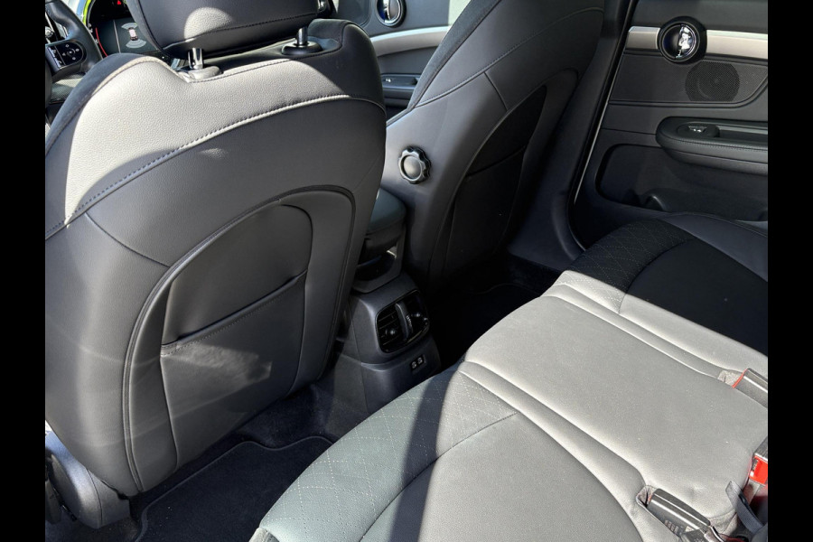 MINI Countryman 1.5 Cooper S E ALL4 Chili PHEV | Panoramadak | Leder | Stoelverwarming | Achteruitrijcamera | Winterset