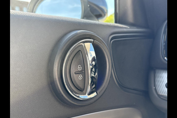 MINI Countryman 1.5 Cooper S E ALL4 Chili PHEV | Panoramadak | Leder | Stoelverwarming | Achteruitrijcamera | Winterset