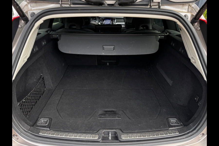 Volvo V60 2.0 T4 Inscription Polestar | Trekhaak | Pano | NL-Auto | Leder + Memory | 360 Camera | Adaptive cruise |