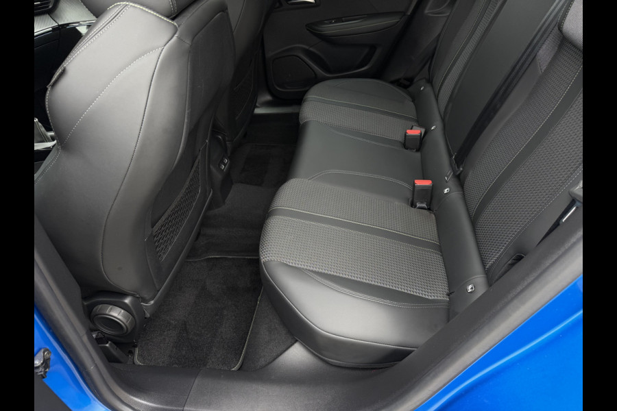 Peugeot 2008 1.2 PureTech GT / Carplay / Camera / Sensoren V+A / 17'' LM /