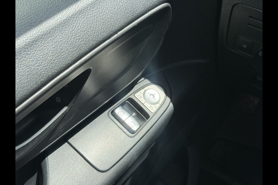 Mercedes-Benz Vito 114 1.9 CDI Automaat L2H1 LED Climate Control Cruise Control Carplay Licht metalen Velgen