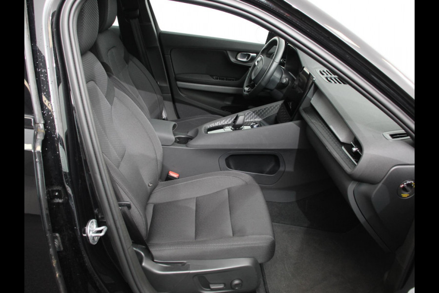 Polestar 2 Standard Range Single Motor 69 kWh DEMO ! 360* Camera Dab Led Verwarmde voorstoelen Navigatie Apple Carplay/Android Auto Climate Control Parkeer sensoren Panoramadak Keyless Stuurverwarming