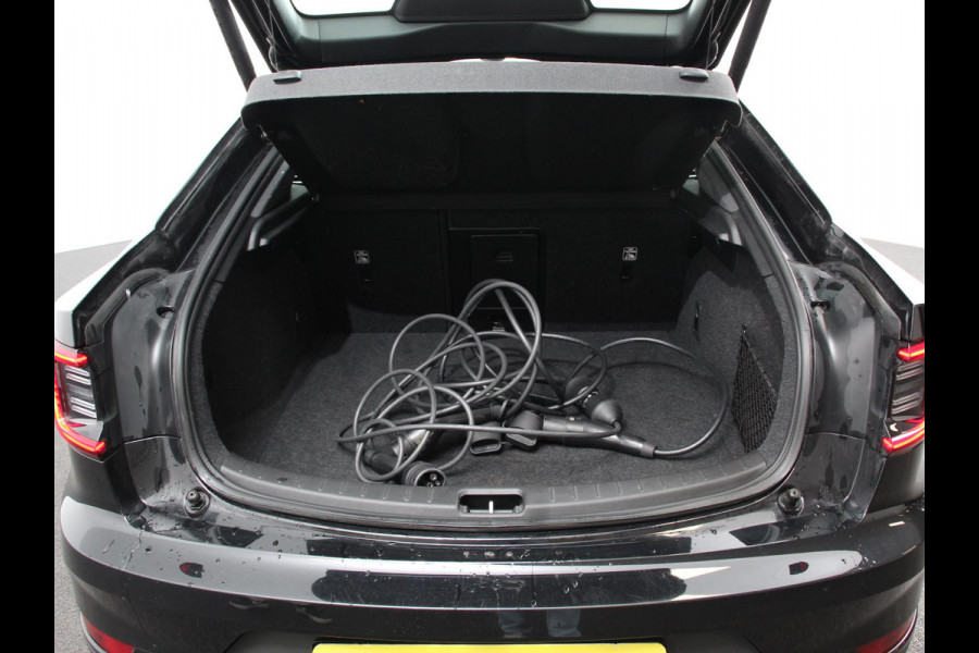 Polestar 2 Standard Range Single Motor 69 kWh DEMO ! 360* Camera Dab Led Verwarmde voorstoelen Navigatie Apple Carplay/Android Auto Climate Control Parkeer sensoren Panoramadak Keyless Stuurverwarming