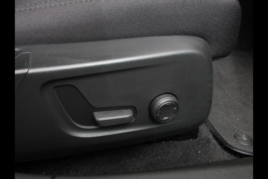 Polestar 2 Standard Range Single Motor 69 kWh DEMO ! 360* Camera Dab Led Verwarmde voorstoelen Navigatie Apple Carplay/Android Auto Climate Control Parkeer sensoren Panoramadak Keyless Stuurverwarming