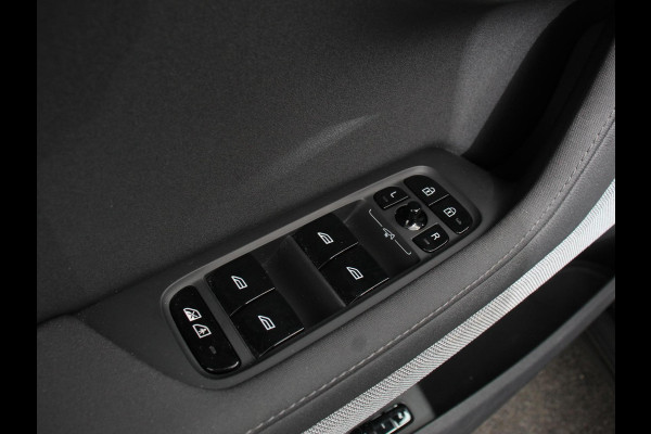 Polestar 2 Standard Range Single Motor 69 kWh DEMO ! 360* Camera Dab Led Verwarmde voorstoelen Navigatie Apple Carplay/Android Auto Climate Control Parkeer sensoren Panoramadak Keyless Stuurverwarming