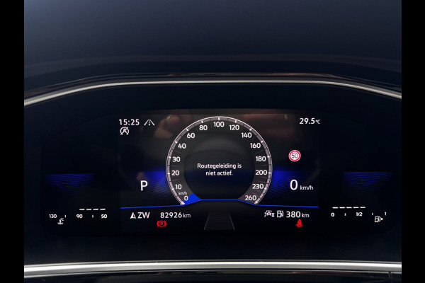 Volkswagen T-Roc 1.5 TSI R-Line | 150 PK | Trekhaak | IQ-Light | Camera | Stoelverwarming | Beats | PDC Rondom |