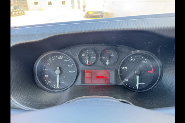 Iveco Daily 35C16 2.3 Automaat Bakwagen Laadklep Climate control Meubelbak Koffer