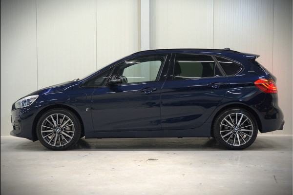 BMW 2 Serie Active Tourer 225xe iPerformance eDrive Edition | Stoelverwarming | Head-Up Display | Cruise Control | Parkeersensoren | Ambiance Verlichting | LED | Navigatie | Keyless | Leer | SOH 87%