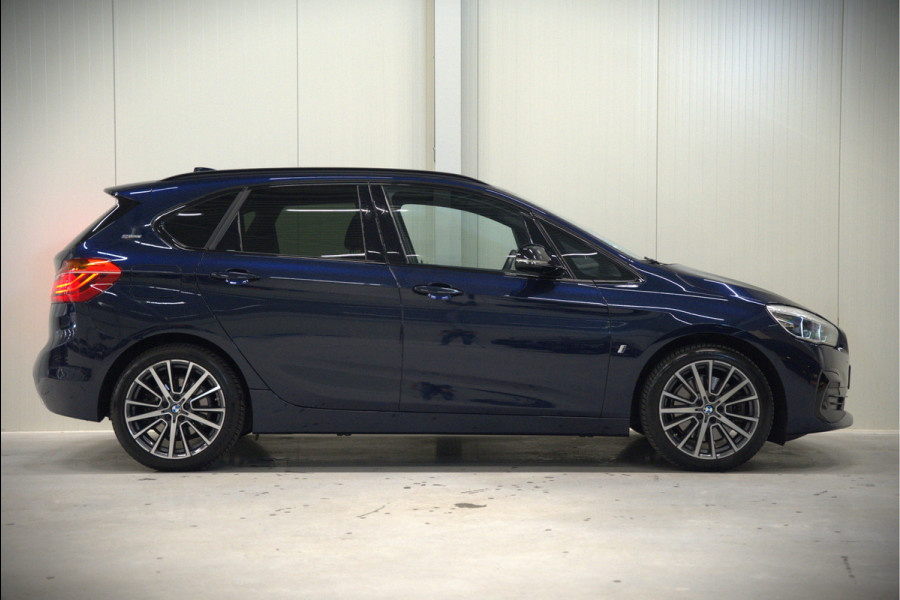 BMW 2 Serie Active Tourer 225xe iPerformance eDrive Edition | Stoelverwarming | Head-Up Display | Cruise Control | Parkeersensoren | Ambiance Verlichting | LED | Navigatie | Keyless | Leer | SOH 87%