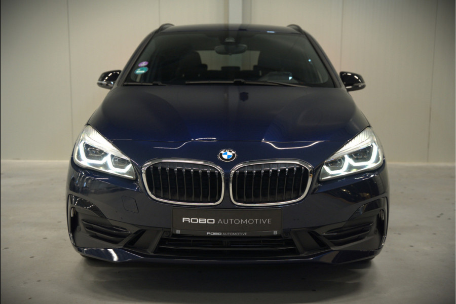 BMW 2 Serie Active Tourer 225xe iPerformance eDrive Edition | Stoelverwarming | Head-Up Display | Cruise Control | Parkeersensoren | Ambiance Verlichting | LED | Navigatie | Keyless | Leer | SOH 87%