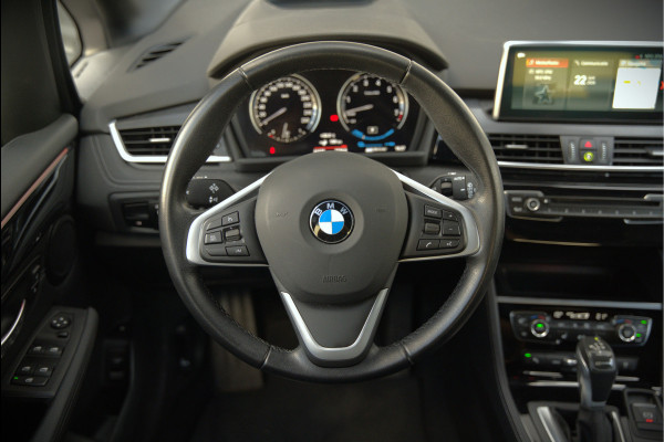 BMW 2 Serie Active Tourer 225xe iPerformance eDrive Edition | Stoelverwarming | Head-Up Display | Cruise Control | Parkeersensoren | Ambiance Verlichting | LED | Navigatie | Keyless | Leer | SOH 87%