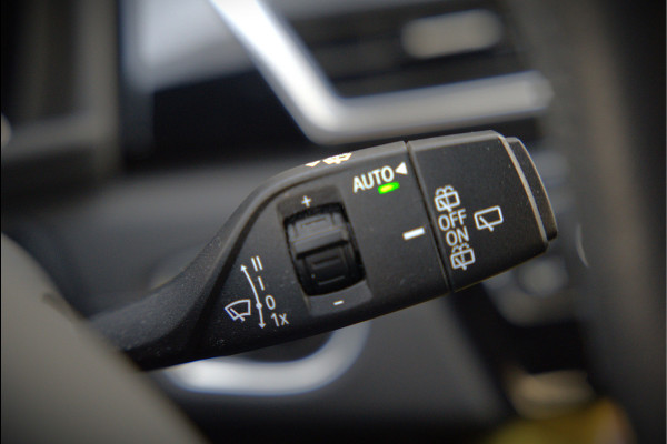 BMW 2 Serie Active Tourer 225xe iPerformance eDrive Edition | Stoelverwarming | Head-Up Display | Cruise Control | Parkeersensoren | Ambiance Verlichting | LED | Navigatie | Keyless | Leer | SOH 87%