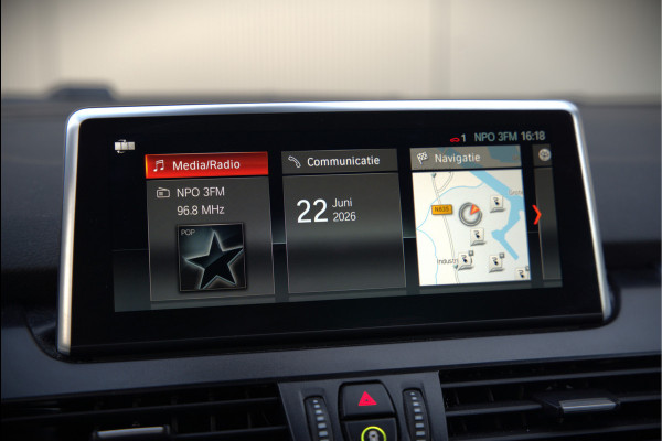BMW 2 Serie Active Tourer 225xe iPerformance eDrive Edition | Stoelverwarming | Head-Up Display | Cruise Control | Parkeersensoren | Ambiance Verlichting | LED | Navigatie | Keyless | Leer | SOH 87%