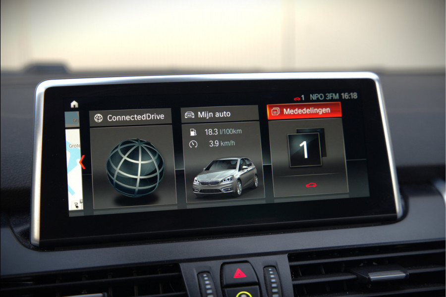 BMW 2 Serie Active Tourer 225xe iPerformance eDrive Edition | Stoelverwarming | Head-Up Display | Cruise Control | Parkeersensoren | Ambiance Verlichting | LED | Navigatie | Keyless | Leer | SOH 87%