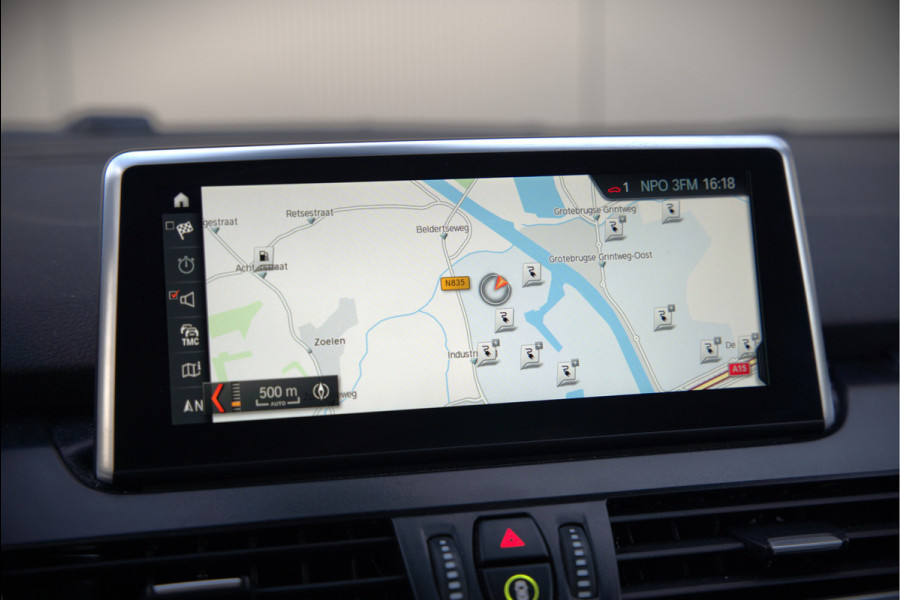 BMW 2 Serie Active Tourer 225xe iPerformance eDrive Edition | Stoelverwarming | Head-Up Display | Cruise Control | Parkeersensoren | Ambiance Verlichting | LED | Navigatie | Keyless | Leer | SOH 87%