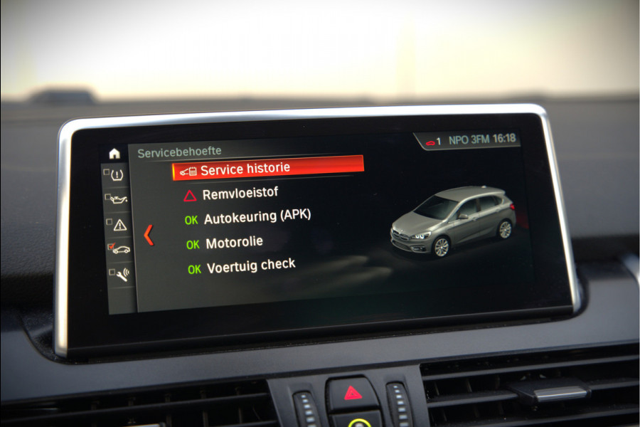 BMW 2 Serie Active Tourer 225xe iPerformance eDrive Edition | Stoelverwarming | Head-Up Display | Cruise Control | Parkeersensoren | Ambiance Verlichting | LED | Navigatie | Keyless | Leer | SOH 87%