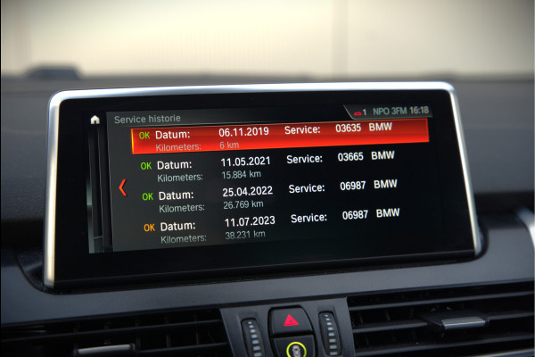 BMW 2 Serie Active Tourer 225xe iPerformance eDrive Edition | Stoelverwarming | Head-Up Display | Cruise Control | Parkeersensoren | Ambiance Verlichting | LED | Navigatie | Keyless | Leer | SOH 87%