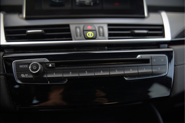 BMW 2 Serie Active Tourer 225xe iPerformance eDrive Edition | Stoelverwarming | Head-Up Display | Cruise Control | Parkeersensoren | Ambiance Verlichting | LED | Navigatie | Keyless | Leer | SOH 87%