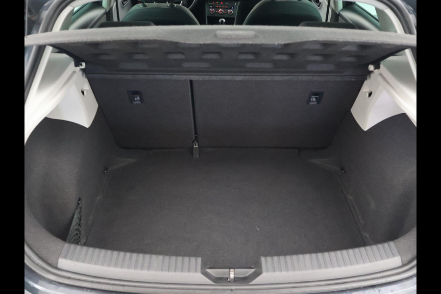 Seat Leon 1.5 TSI STYLE ULTIMATE EDITION+ TREKHAAK | CARPLAY | CAMERA | DAB | NAVIGATIE