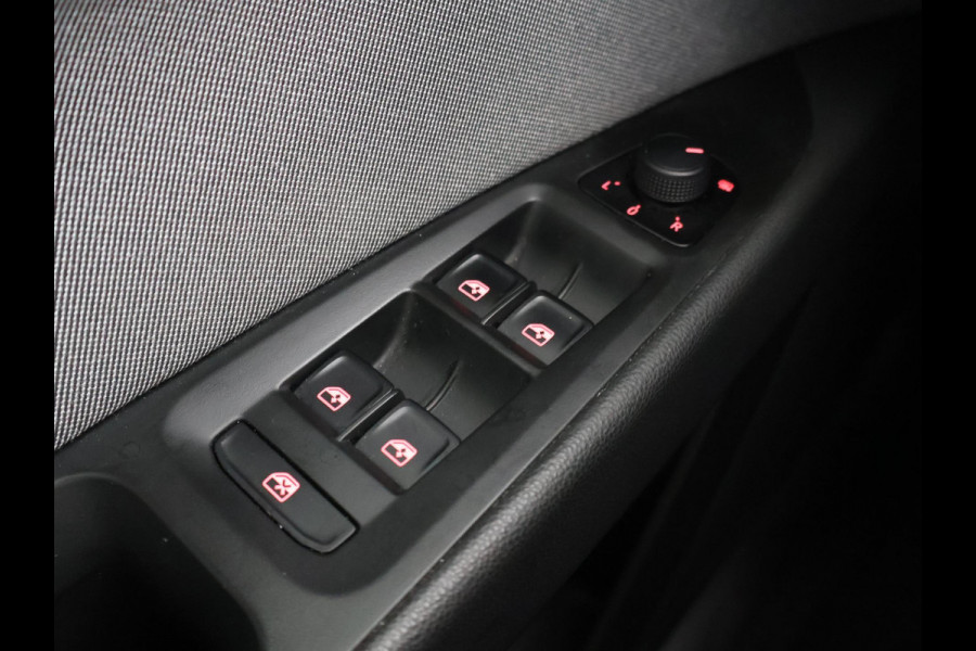 Seat Leon 1.5 TSI STYLE ULTIMATE EDITION+ TREKHAAK | CARPLAY | CAMERA | DAB | NAVIGATIE