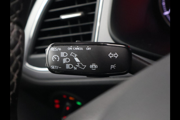 Seat Leon 1.5 TSI STYLE ULTIMATE EDITION+ TREKHAAK | CARPLAY | CAMERA | DAB | NAVIGATIE
