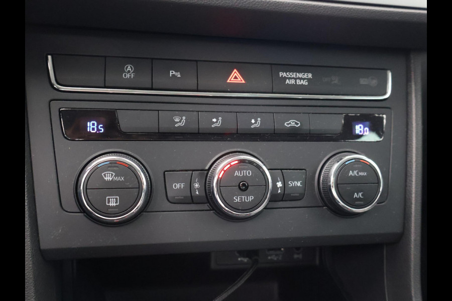 Seat Leon 1.5 TSI STYLE ULTIMATE EDITION+ TREKHAAK | CARPLAY | CAMERA | DAB | NAVIGATIE