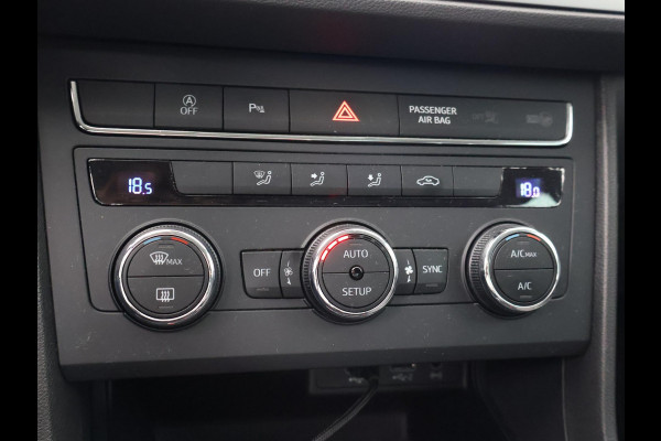 Seat Leon 1.5 TSI STYLE ULTIMATE EDITION+ TREKHAAK | CARPLAY | CAMERA | DAB | NAVIGATIE