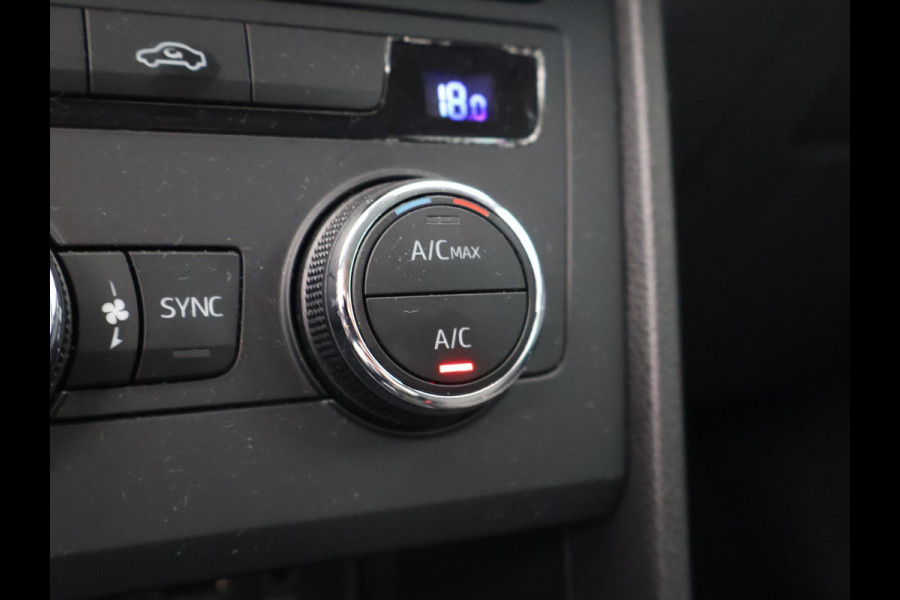 Seat Leon 1.5 TSI STYLE ULTIMATE EDITION+ TREKHAAK | CARPLAY | CAMERA | DAB | NAVIGATIE