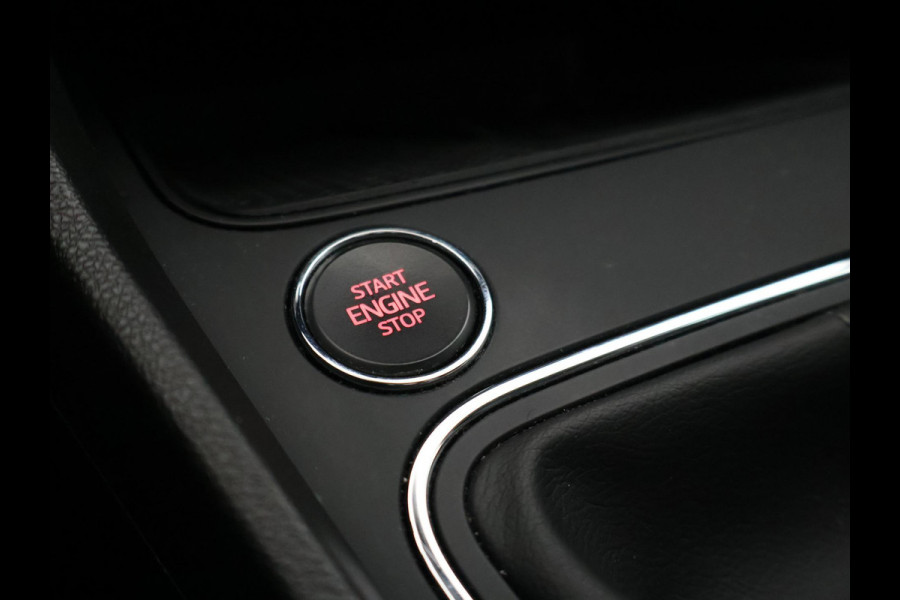 Seat Leon 1.5 TSI STYLE ULTIMATE EDITION+ TREKHAAK | CARPLAY | CAMERA | DAB | NAVIGATIE