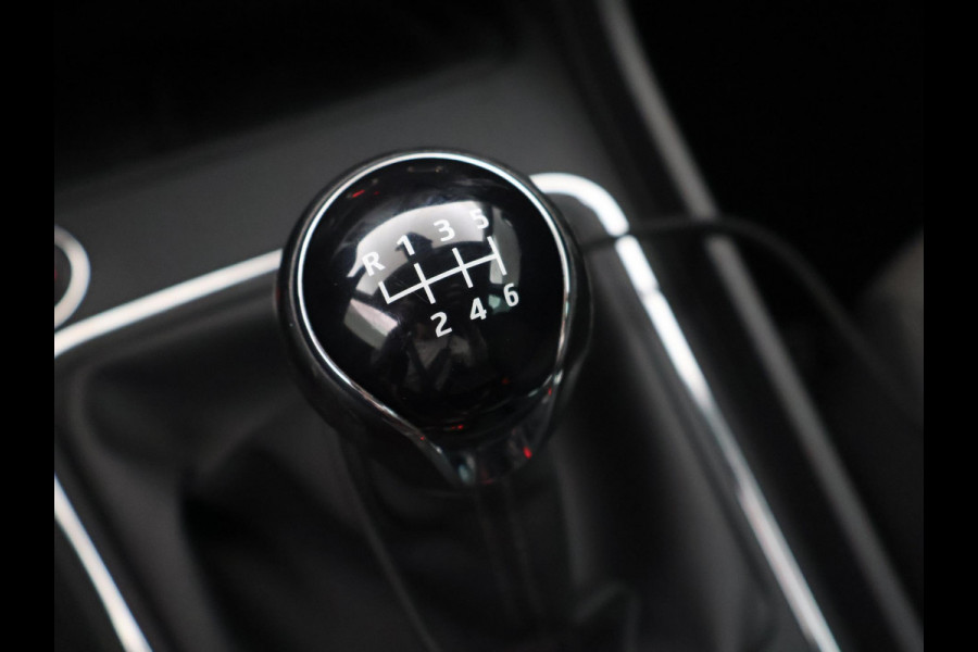 Seat Leon 1.5 TSI STYLE ULTIMATE EDITION+ TREKHAAK | CARPLAY | CAMERA | DAB | NAVIGATIE