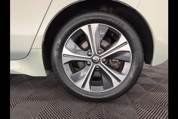 Nissan Leaf 2.ZERO EDITION 40 kWh Aut. *ADAPTIVE-CRUISE | NAVI-FULLMAP | DIGI-COCKPIT | TOP-VIEW | BLIND-SPOT | KEYLESS | DAB+ | LANE-ASSIST | HEATED-COMFORTSEATS | CARPLAY | ECC | PRIVACY-GLASS | PDC | 17"ALU*