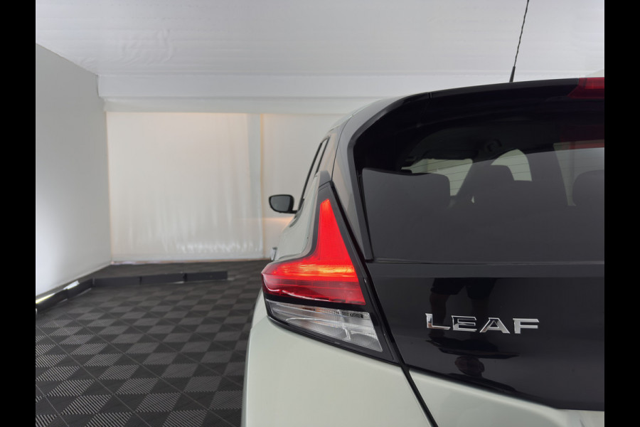 Nissan Leaf 2.ZERO EDITION 40 kWh Aut. *ADAPTIVE-CRUISE | NAVI-FULLMAP | DIGI-COCKPIT | TOP-VIEW | BLIND-SPOT | KEYLESS | DAB+ | LANE-ASSIST | HEATED-COMFORTSEATS | CARPLAY | ECC | PRIVACY-GLASS | PDC | 17"ALU*