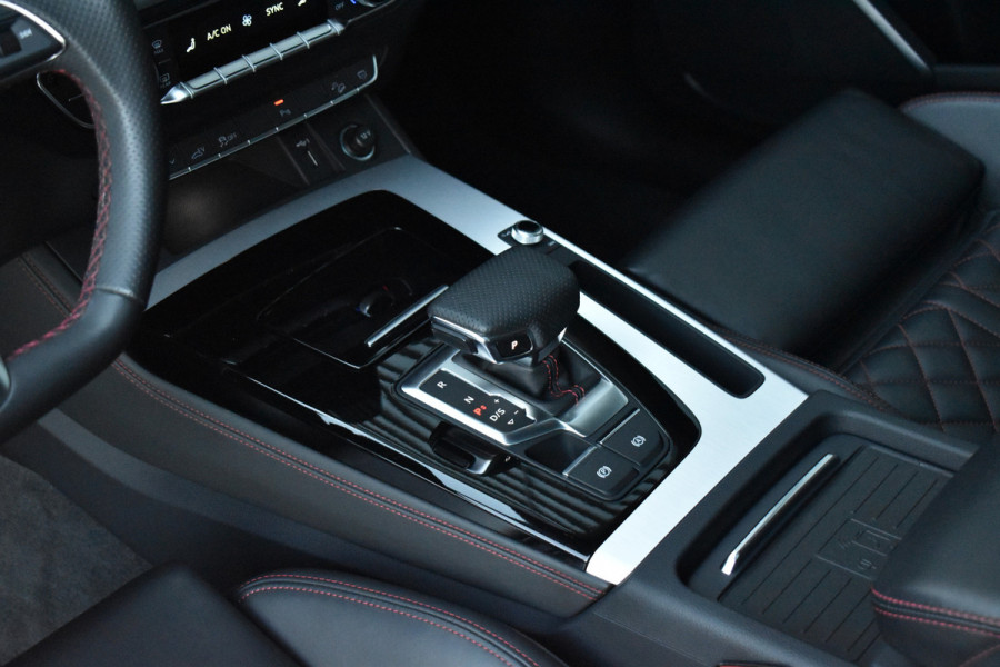 Audi Q5 50 TFSI e Competition | Panorama | 20'' Wielen | RS-Seats | Matrix | Sfeerverlichting | Camera | CarPlay |