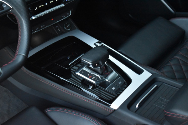 Audi Q5 50 TFSI e Competition | Panorama | 20'' Wielen | RS-Seats | Matrix | Sfeerverlichting | Camera | CarPlay |
