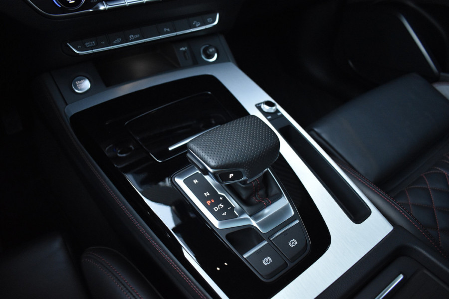 Audi Q5 50 TFSI e Competition | Panorama | 20'' Wielen | RS-Seats | Matrix | Sfeerverlichting | Camera | CarPlay |