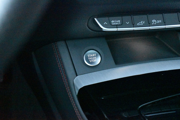 Audi Q5 50 TFSI e Competition | Panorama | 20'' Wielen | RS-Seats | Matrix | Sfeerverlichting | Camera | CarPlay |