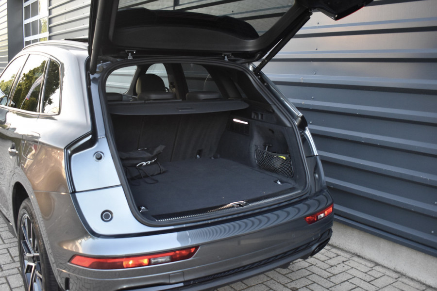 Audi Q5 50 TFSI e Competition | Panorama | 20'' Wielen | RS-Seats | Matrix | Sfeerverlichting | Camera | CarPlay |