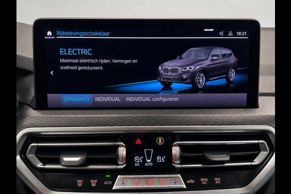 BMW X3 xDrive30e High Executive M-Sport Parking Assistant Plus+ Surround View, Active Cruise Control Live Cockpit Professional, HiFi, Wireless Charging, Extra getint glas 19 inch M-velgen.