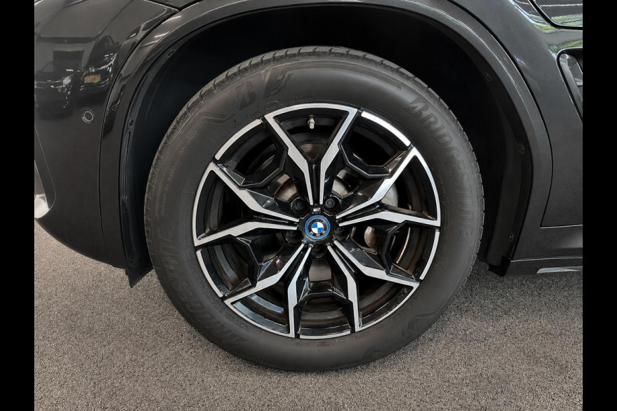 BMW X3 xDrive30e High Executive M-Sport Parking Assistant Plus+ Surround View, Active Cruise Control Live Cockpit Professional, HiFi, Wireless Charging, Extra getint glas 19 inch M-velgen.