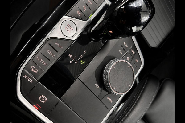 BMW X3 xDrive30e High Executive M-Sport Parking Assistant Plus+ Surround View, Active Cruise Control Live Cockpit Professional, HiFi, Wireless Charging, Extra getint glas 19 inch M-velgen.