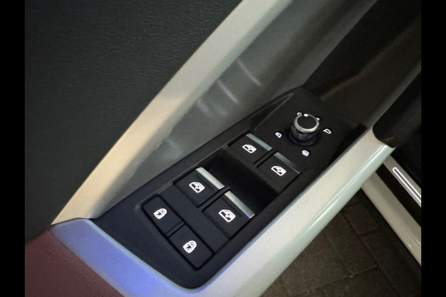 Audi Q3 45 TFSI e Business Edition Pano|Keyless|Leer|Sfeer