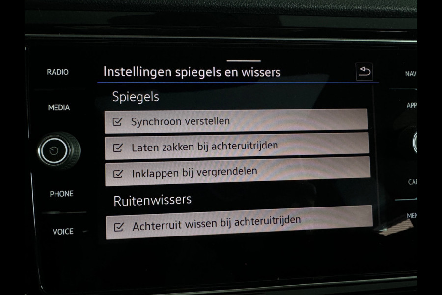 Volkswagen T-Roc 2.0 TSI 4Motion R Pano|Akra|Keyless|Sfeer