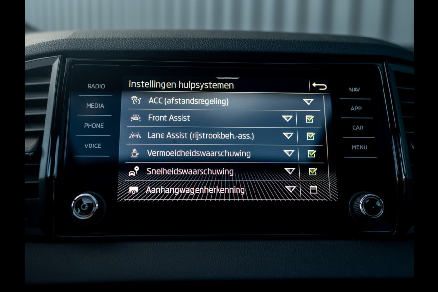 Škoda Karoq 1.5 TSI ACT Sportline Business | Panodak | Trekhaak wegkl. | Stoel geheugen | Leder | Prijs Rijklaar!!