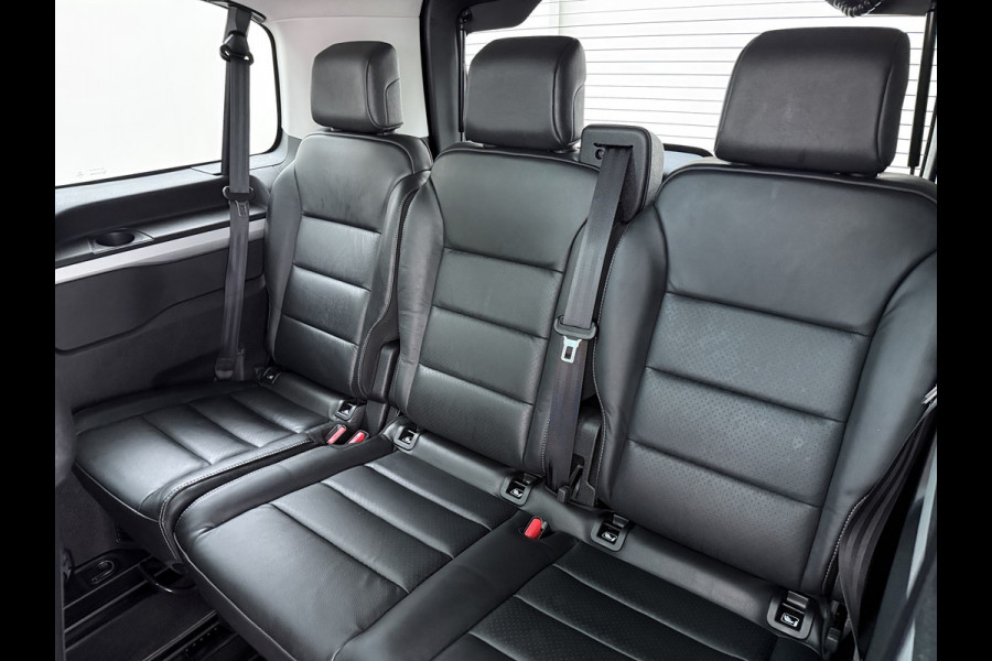 Opel Vivaro Combi Electric 8-Persoons L2 75kWh Leder Panoramadak 2X Elek.Schuifdeur Trekhaak 360°Camera Stoelverwarming Apple Carplay Android Auto Navi Ecc SOH 90% Cruise Control Regen-Lichtsensor Privacy Glas Lmv DAB Led 1.000KG Trekgewicht Garantie op Accu tot 19-12-2030/160.000km
