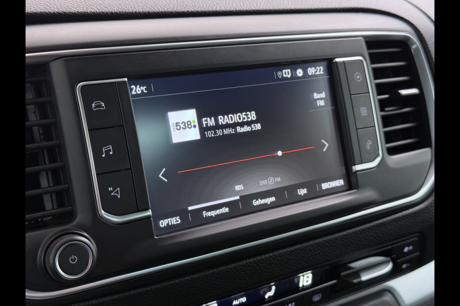 Opel Vivaro Combi Electric 8-Persoons L2 75kWh Leder Panoramadak 2X Elek.Schuifdeur Trekhaak 360°Camera Stoelverwarming Apple Carplay Android Auto Navi Ecc SOH 90% Cruise Control Regen-Lichtsensor Privacy Glas Lmv DAB Led 1.000KG Trekgewicht Garantie op Accu tot 19-12-2030/160.000km