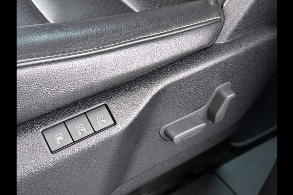 Opel Vivaro Combi Electric 8-Persoons L2 75kWh Leder Panoramadak 2X Elek.Schuifdeur Trekhaak 360°Camera Stoelverwarming Apple Carplay Android Auto Navi Ecc SOH 90% Cruise Control Regen-Lichtsensor Privacy Glas Lmv DAB Led 1.000KG Trekgewicht Garantie op Accu tot 19-12-2030/160.000km