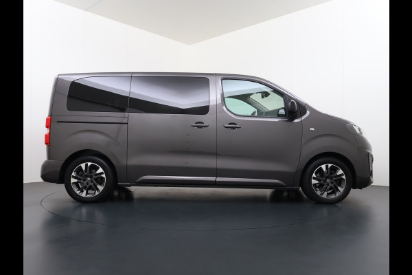 Opel Vivaro Combi Electric 8-Persoons L2 75kWh Leder Panoramadak 2X Elek.Schuifdeur Trekhaak 360°Camera Stoelverwarming Apple Carplay Android Auto Navi Ecc SOH 90% Cruise Control Regen-Lichtsensor Privacy Glas Lmv DAB Led 1.000KG Trekgewicht Garantie op Accu tot 19-12-2030/160.000km